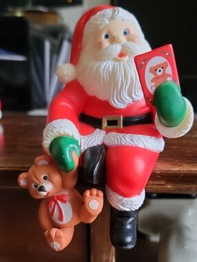 Vintage Rennoc Resin Santa Claus Shlef Sitter - Red & Green Holiday Decoration